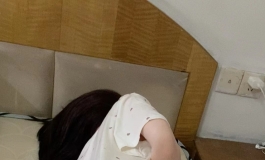 开箱（绝色娇娃）拍几张照。满头大汗的。当健身了