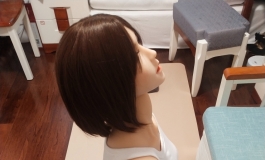 娃娃的跪拜姿势摆位与韩团的后宫联想