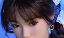 像学生的老板娘与酒