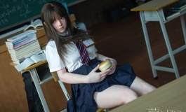 这个妞够正
