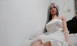 女儿们都那么大了，胶妻还要过结婚纪念日。。。