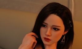 绕过宿管视线，晚上将女朋友带回到了宿舍