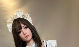 这个女仆会撩人，不认真工作，下次罚站墙角