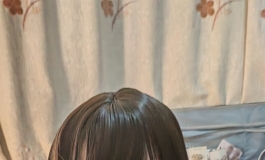 看见女儿的裤袜就忍不住想摸摸