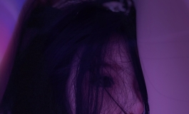 瞒着老婆在外租房与软体娃娃过二人世界