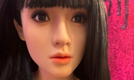 每天最大的乐趣，就是给娃娃打扮