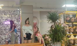 花自向阳开，人自向前走